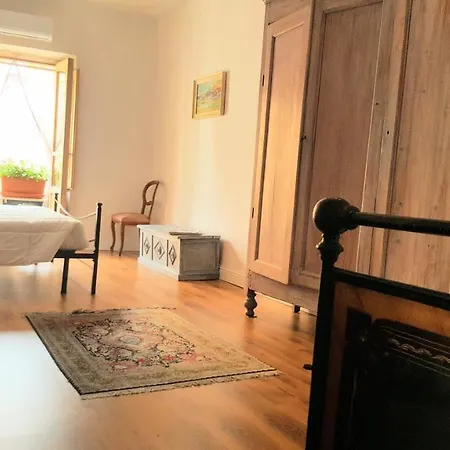 Julia Bed & Breakfast *