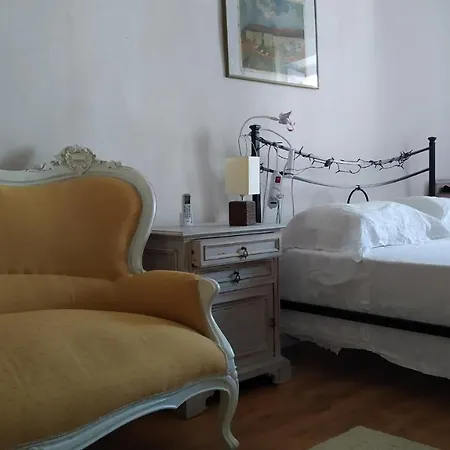 Julia Bed and Breakfast *